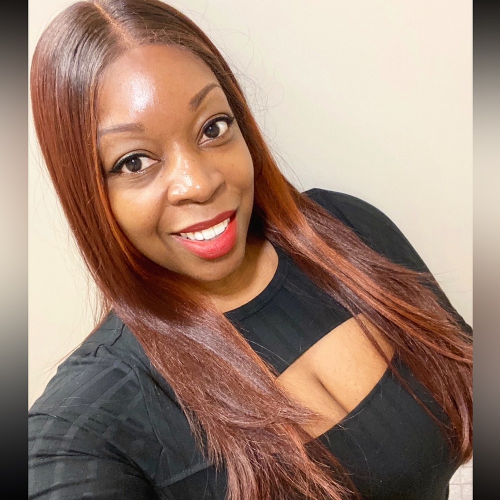 Black peek a boo top✔️